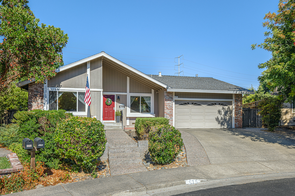 575 Coachlight Pl