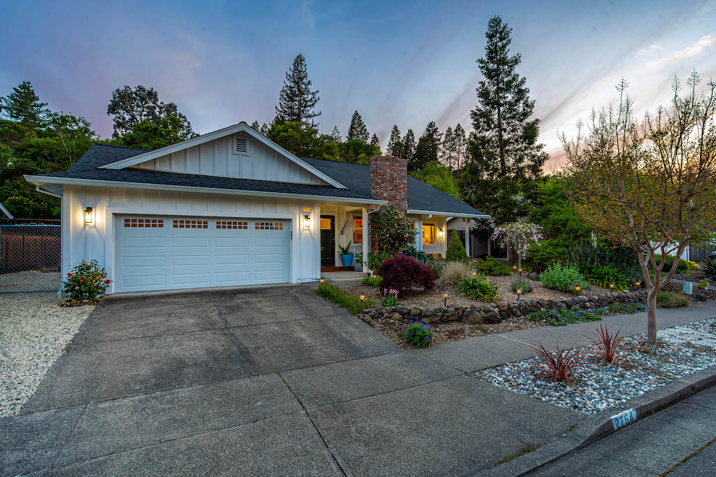 2764 Canterbury Dr