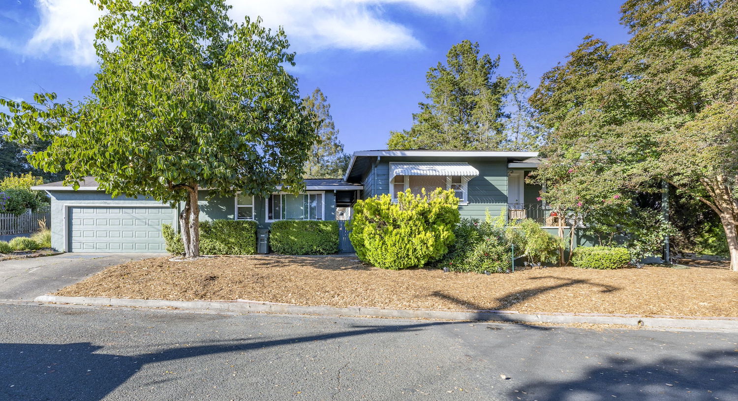 689 Plum Dr