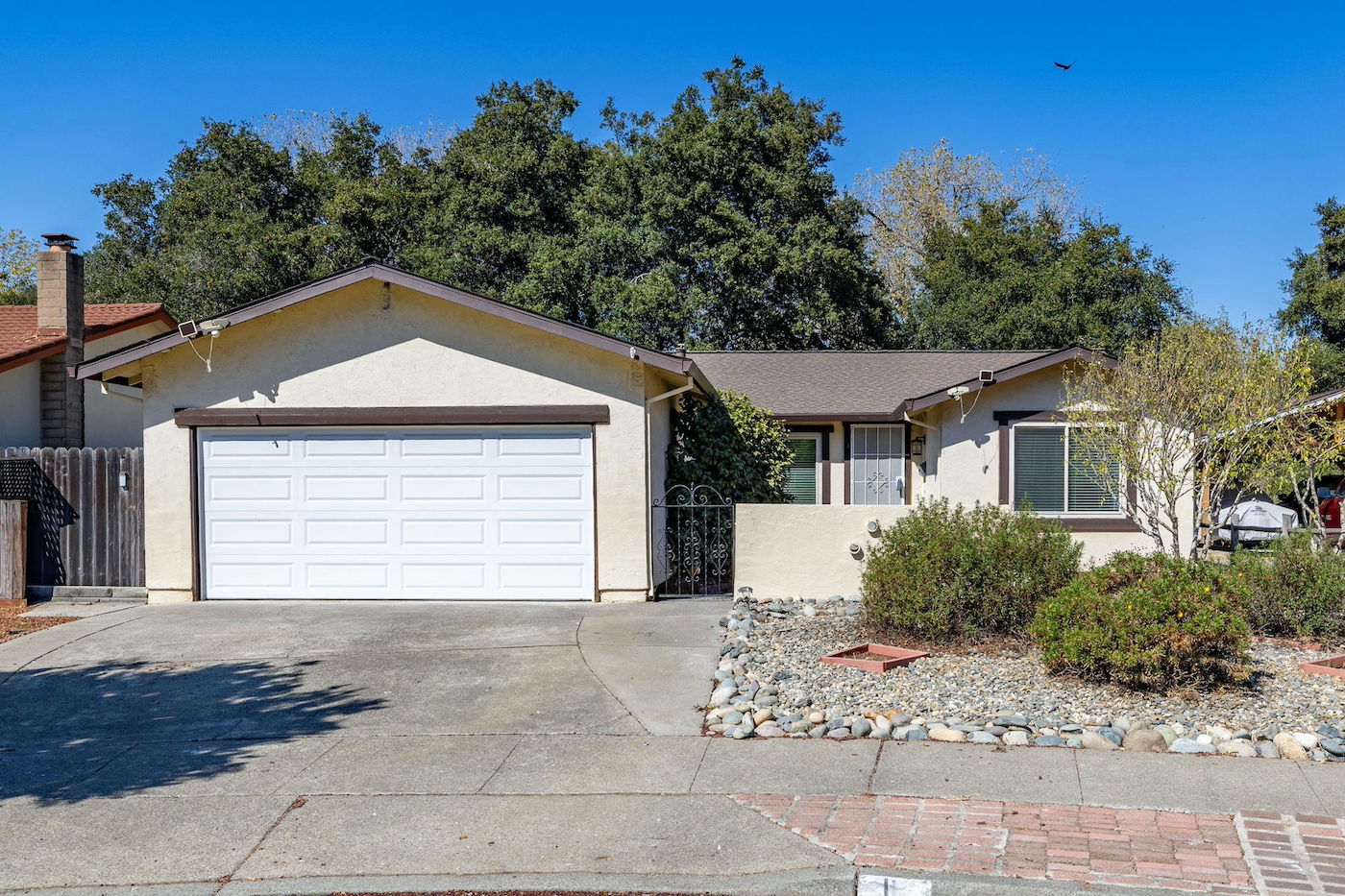 1 Creekview Ct